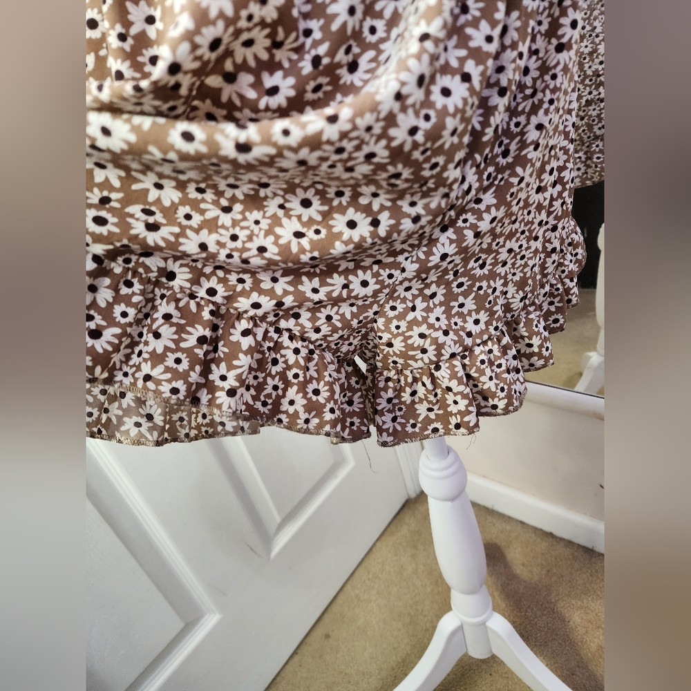 Floral Khaki Brown Romper Size L - Picture 6 of 7
